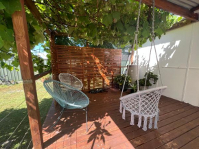 Shoal Bay Serenity Beach Cottage Newly Renovated
